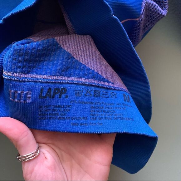 LAPP. 1/4 Zip Crop contour sports top size medium - Picture 3 of 5